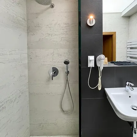 ホームステイ Black Gold Center ホジューフ